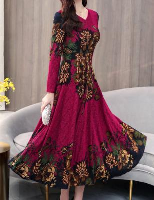 фото 2 Платье с орнаментом и длинными рукавами